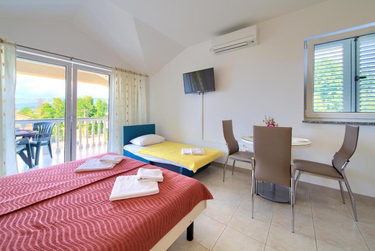 Apartments Ivica Krk Island 실로 외부 사진
