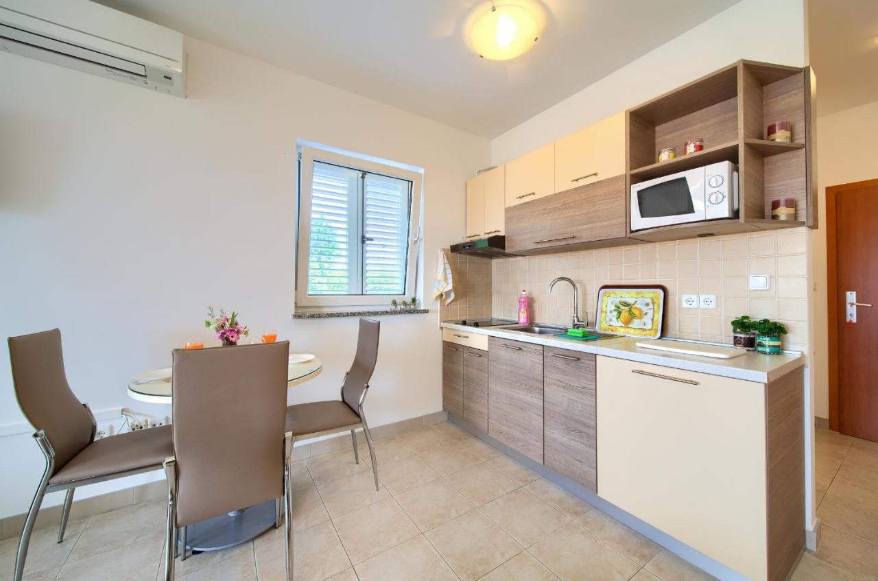 Apartments Ivica Krk Island 실로 외부 사진