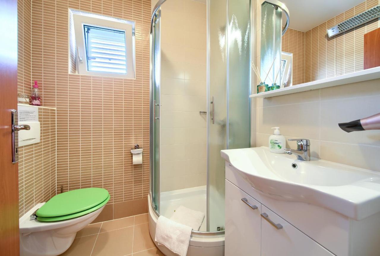 Apartments Ivica Krk Island 실로 외부 사진