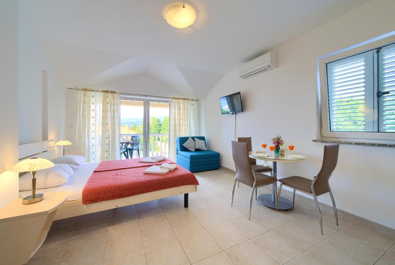 Apartments Ivica Krk Island 실로 외부 사진