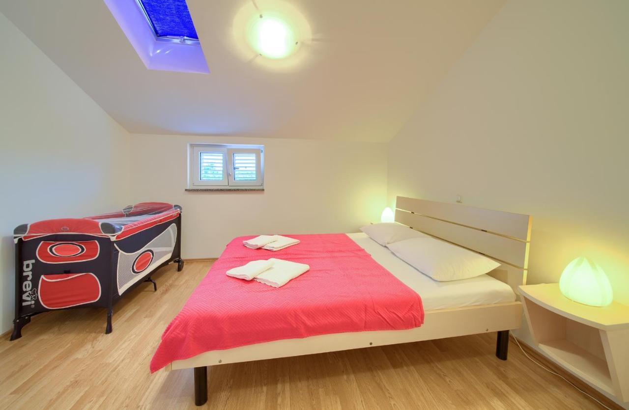 Apartments Ivica Krk Island 실로 외부 사진