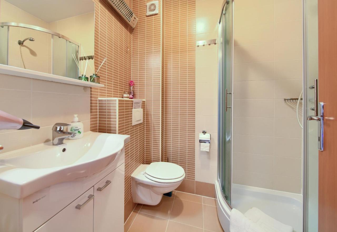 Apartments Ivica Krk Island 실로 외부 사진