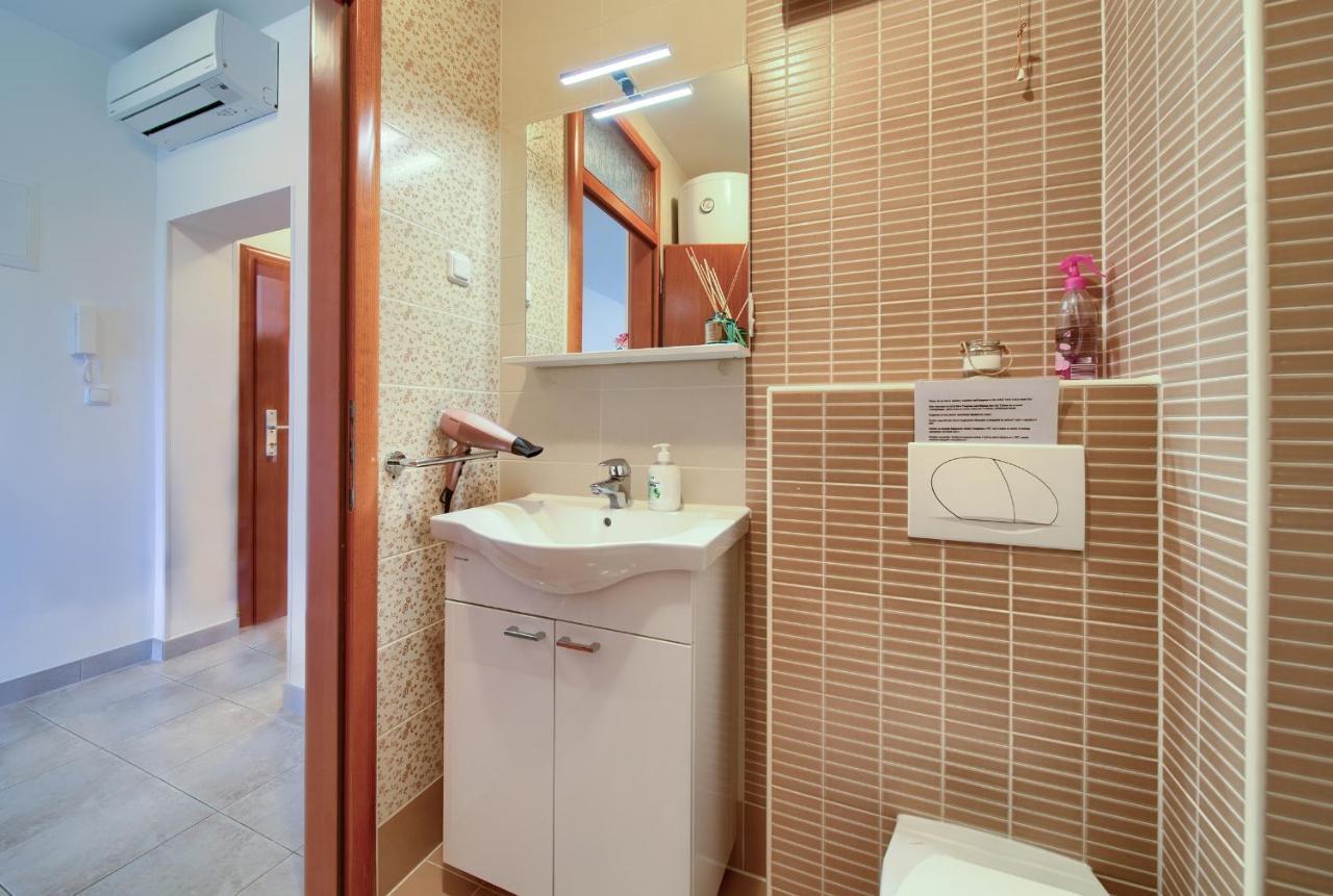 Apartments Ivica Krk Island 실로 외부 사진