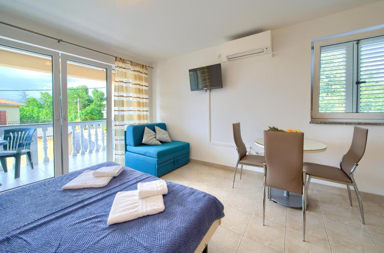 Apartments Ivica Krk Island 실로 외부 사진