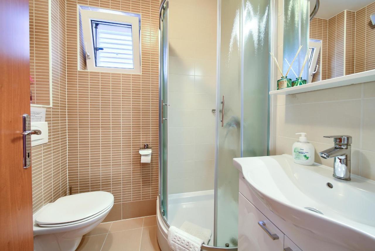 Apartments Ivica Krk Island 실로 외부 사진
