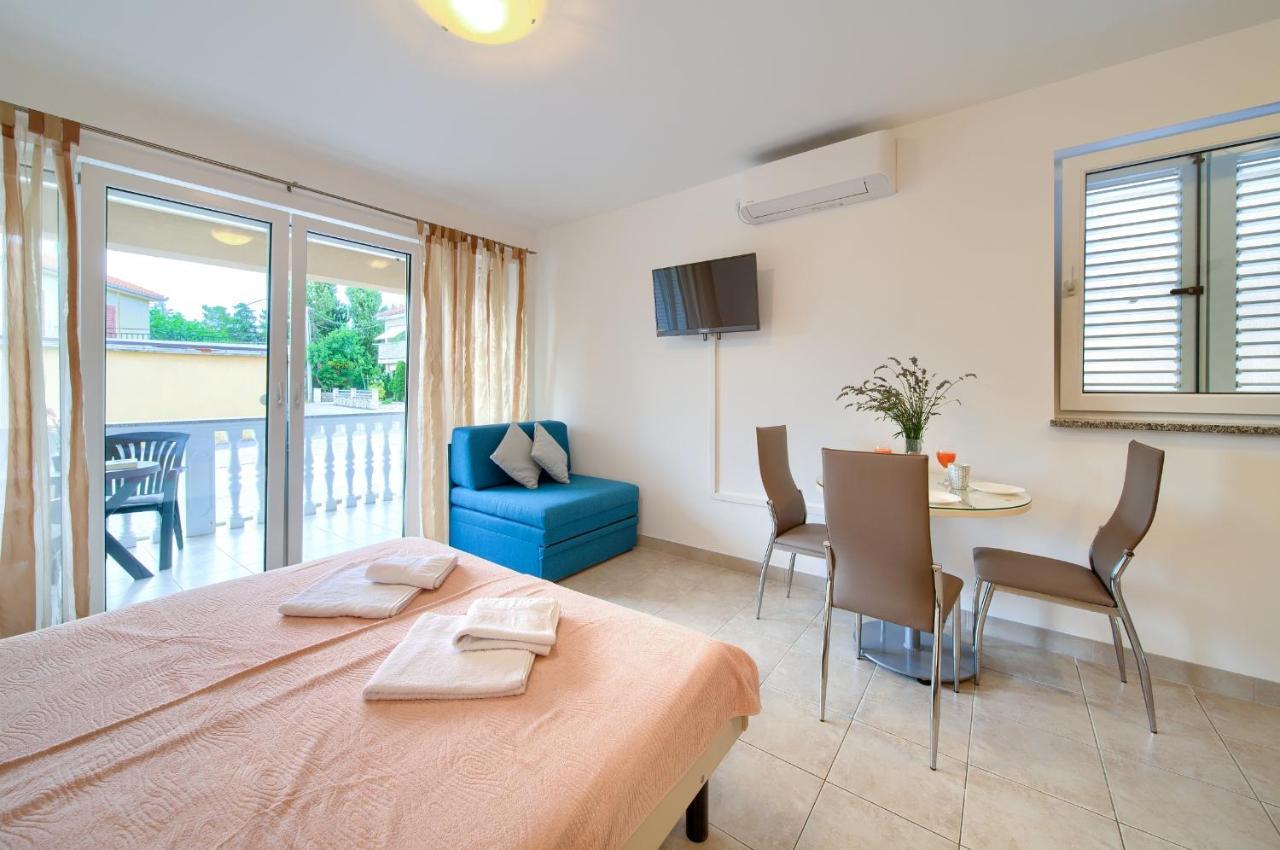 Apartments Ivica Krk Island 실로 외부 사진