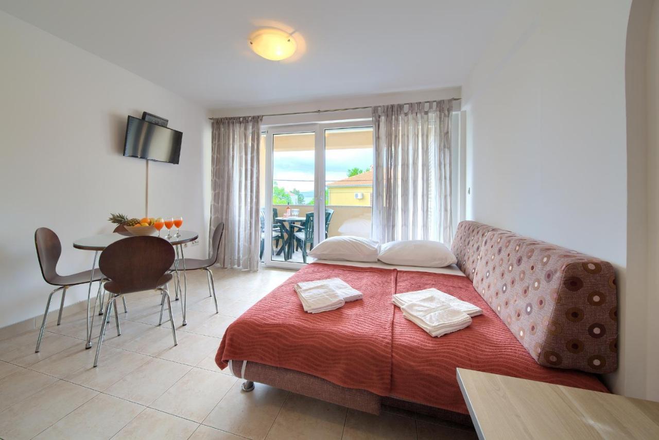 Apartments Ivica Krk Island 실로 외부 사진