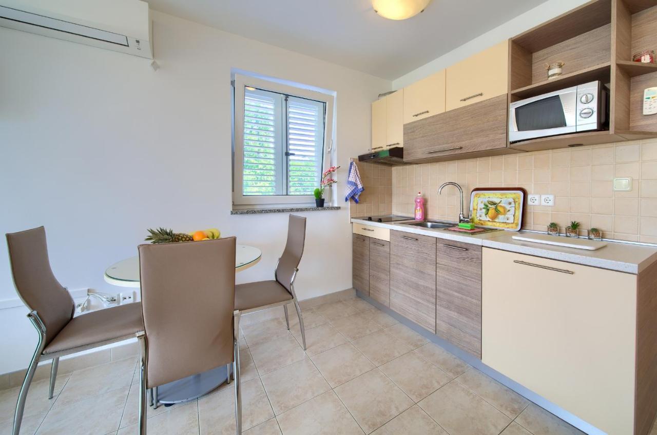 Apartments Ivica Krk Island 실로 외부 사진