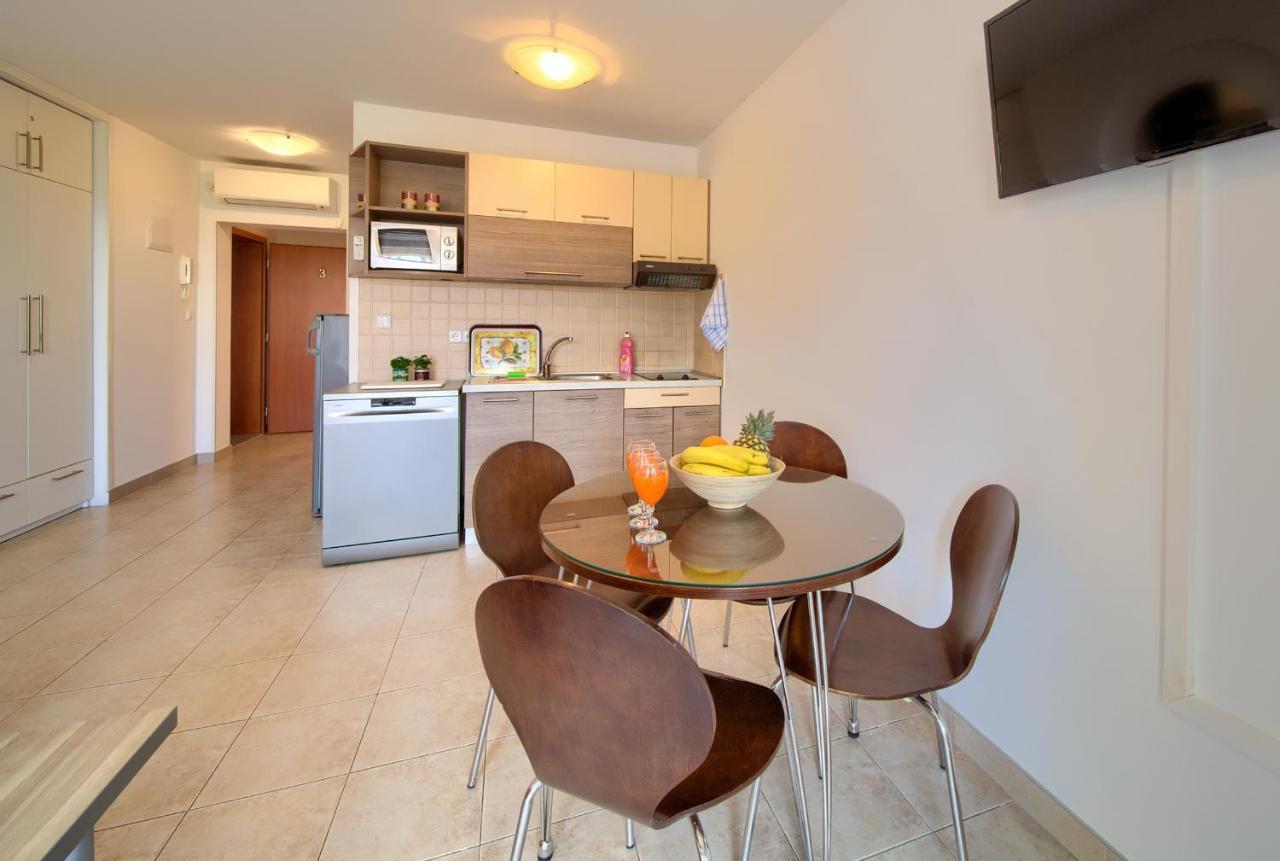 Apartments Ivica Krk Island 실로 외부 사진