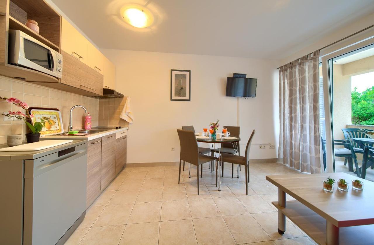 Apartments Ivica Krk Island 실로 외부 사진