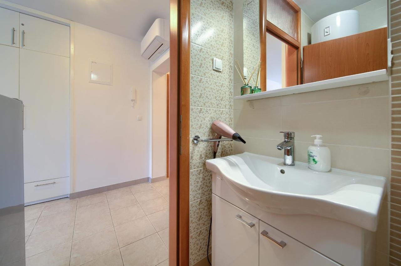 Apartments Ivica Krk Island 실로 외부 사진