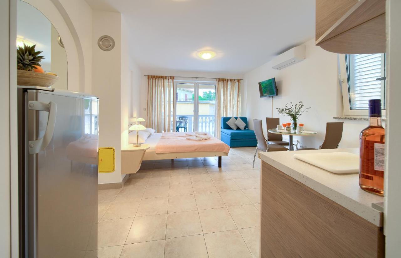 Apartments Ivica Krk Island 실로 외부 사진