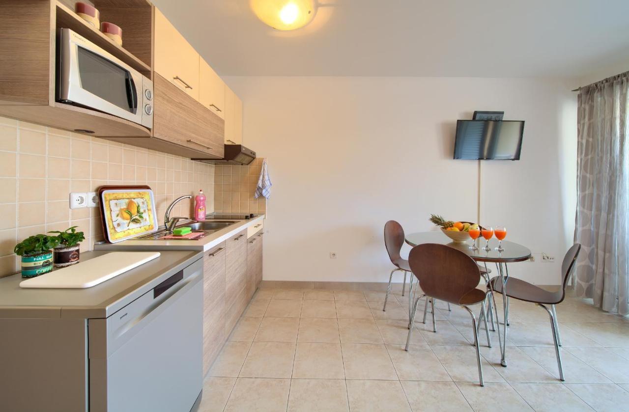Apartments Ivica Krk Island 실로 외부 사진