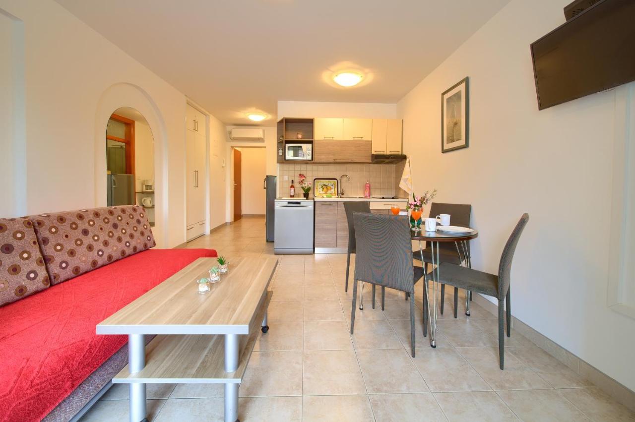 Apartments Ivica Krk Island 실로 외부 사진