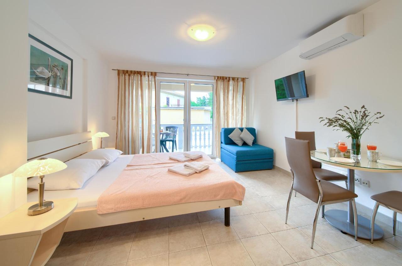 Apartments Ivica Krk Island 실로 외부 사진