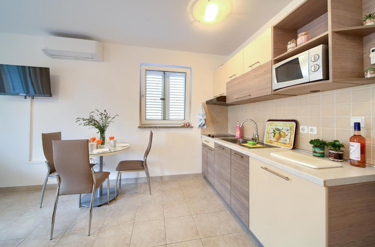 Apartments Ivica Krk Island 실로 외부 사진