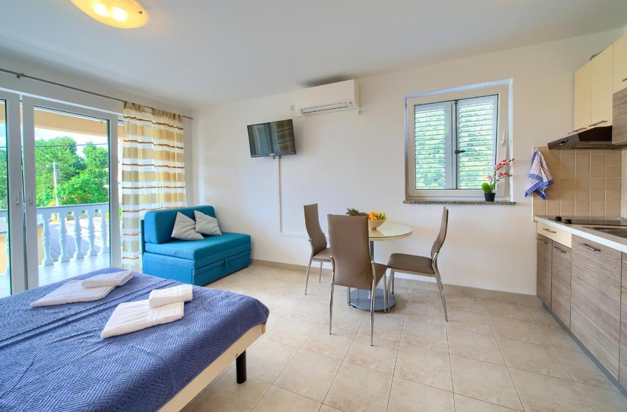 Apartments Ivica Krk Island 실로 외부 사진
